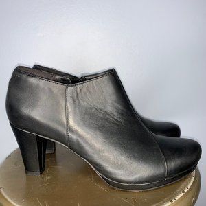 CLARKS BLACK LEATHER HEELED ANKLE BOOT